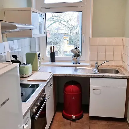 Papagei In Der Schweriner Altstadt - Abc569 Apartment